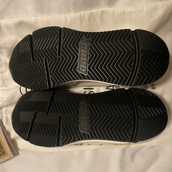 Golden Goose Sneakers - Picture 6 of 7